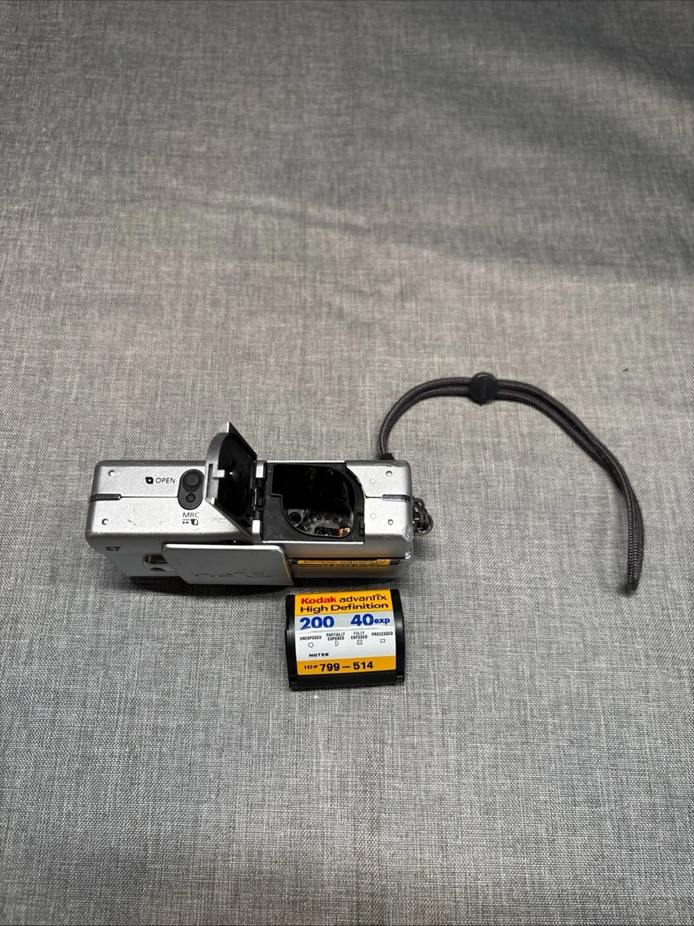 Canon ELPH Z3 Compact Point Shoot APS Camera W/FILM- TESTED